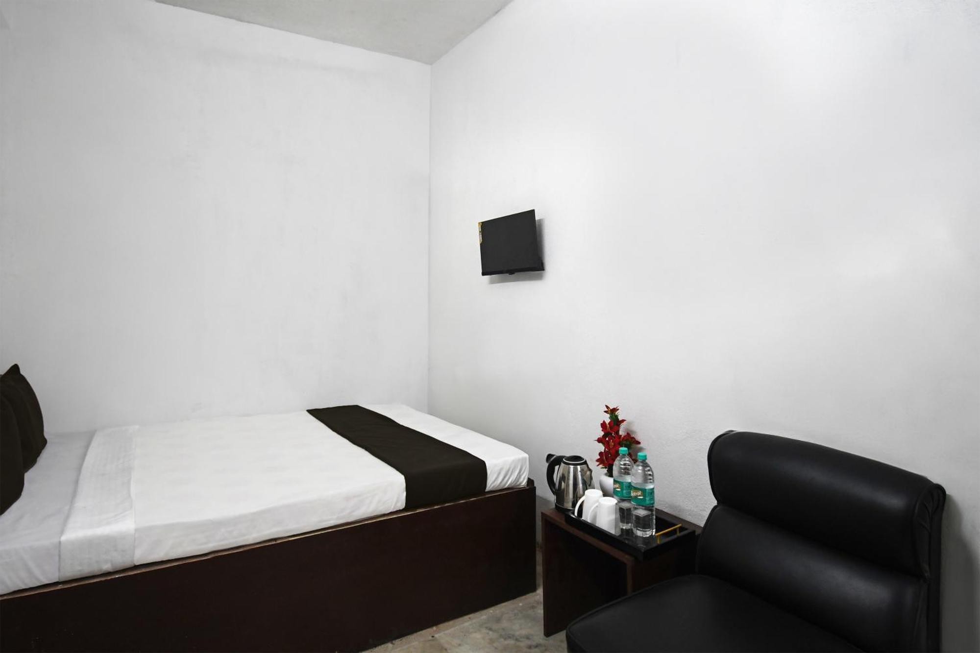 Oyo Hotel Chinar Park Calcutta Exteriör bild